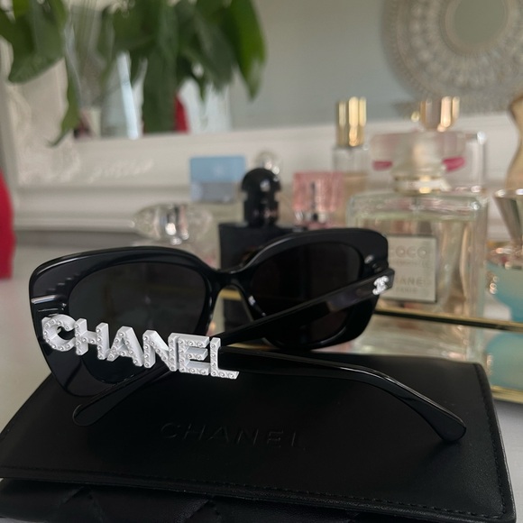 Chanel women’s sunglasses - Picture 1 of 8